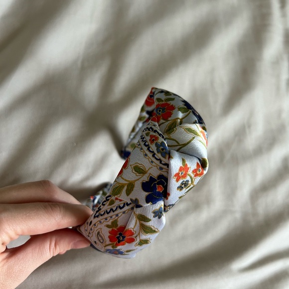 Floral headband - Picture 3 of 5